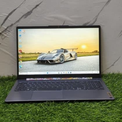 Lenovo IdeaPad Slim 3 15IRH8 Laptop