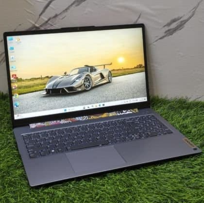 Lenovo IdeaPad Slim 3 15IRH8 Laptop