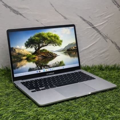 Apple MacBook Air M1 Laptop